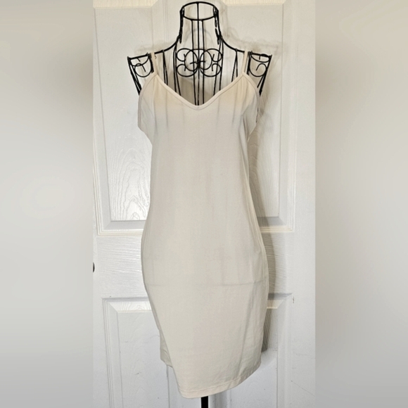 🌺BEBE Geometrical Design Pencil Dress - Picture 4 of 10